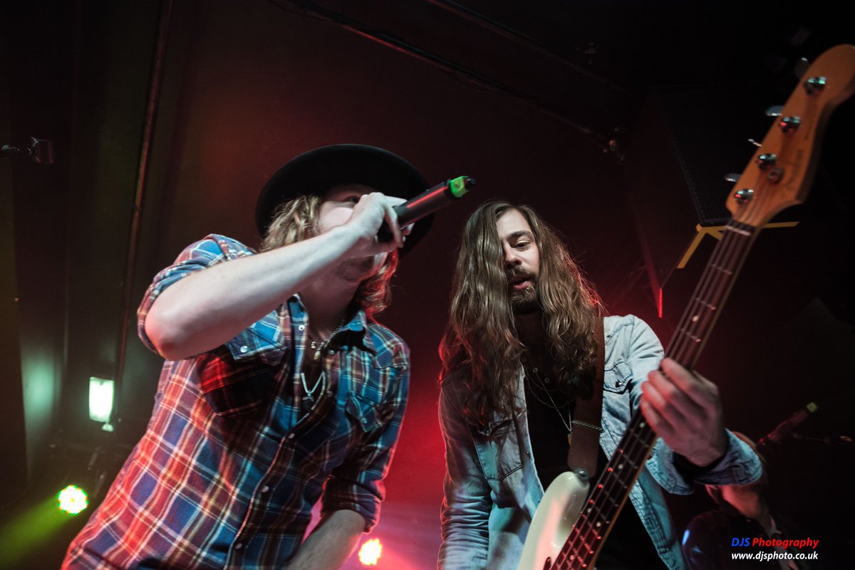 2countryradio's tweet image. Let us brighten your Monday morning with some @athousandhorses pictures taken for us by @DJS_Photo