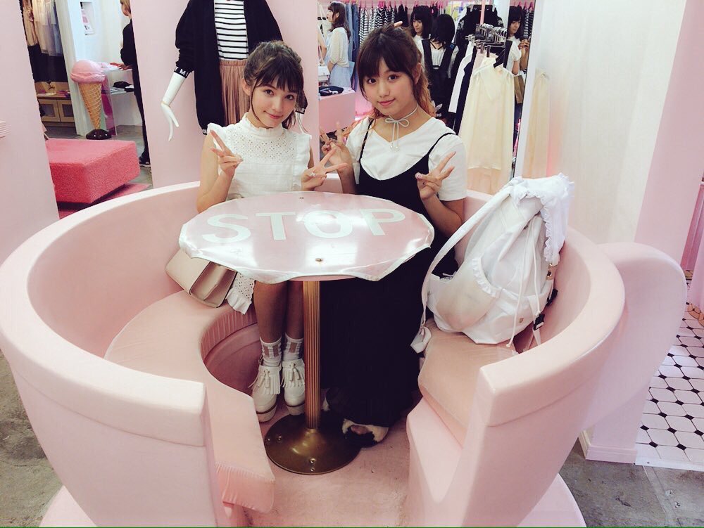 a_m_e____'s tweet photo. 姉妹感、ハンパなw https://t.co/4B9Lu80IPA