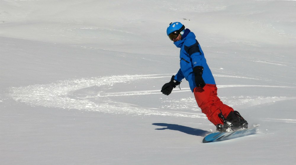AWE365's tweet photo. #Pathron Powder Toy #review: Low cost but high quality all mountain board that's great #offpiste #snowboarding: https://t.co/YdqOT5EiZw https://t.co/ljTefxm8oM