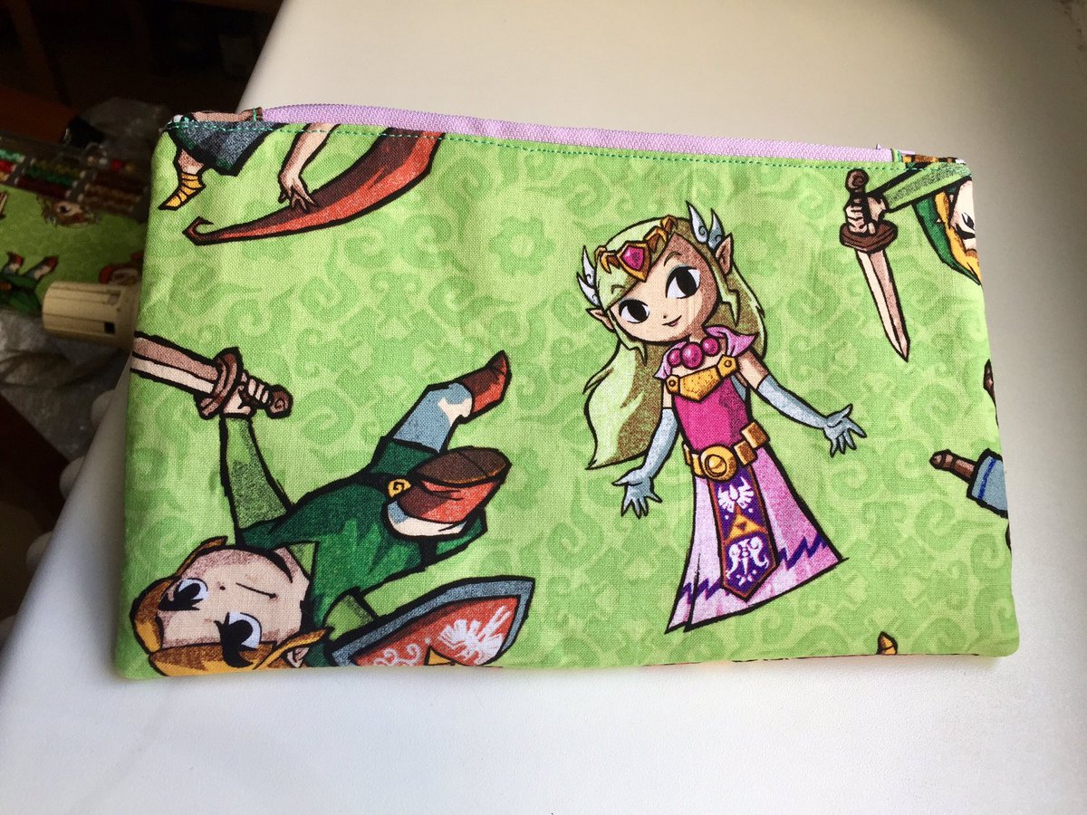 HellowImMellow's tweet photo. 🎄 ADVENTSVERLOSUNG! 🎄
Ich verlose am 3. Advent unter allen Retweets dieses selbstgenähte Zelda-Täschchen. Viel Glück :) https://t.co/UFfl0nr8fn