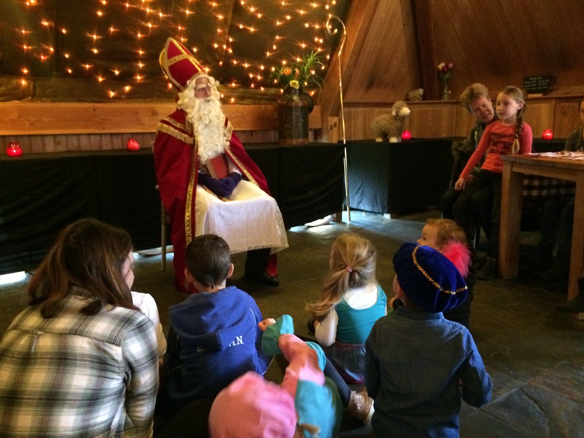 etbhogenes's tweet photo. Sinterklaas kwam ook bij ons langs! Fijne pakjesavond allemaal! https://t.co/NMPVKHMNpC