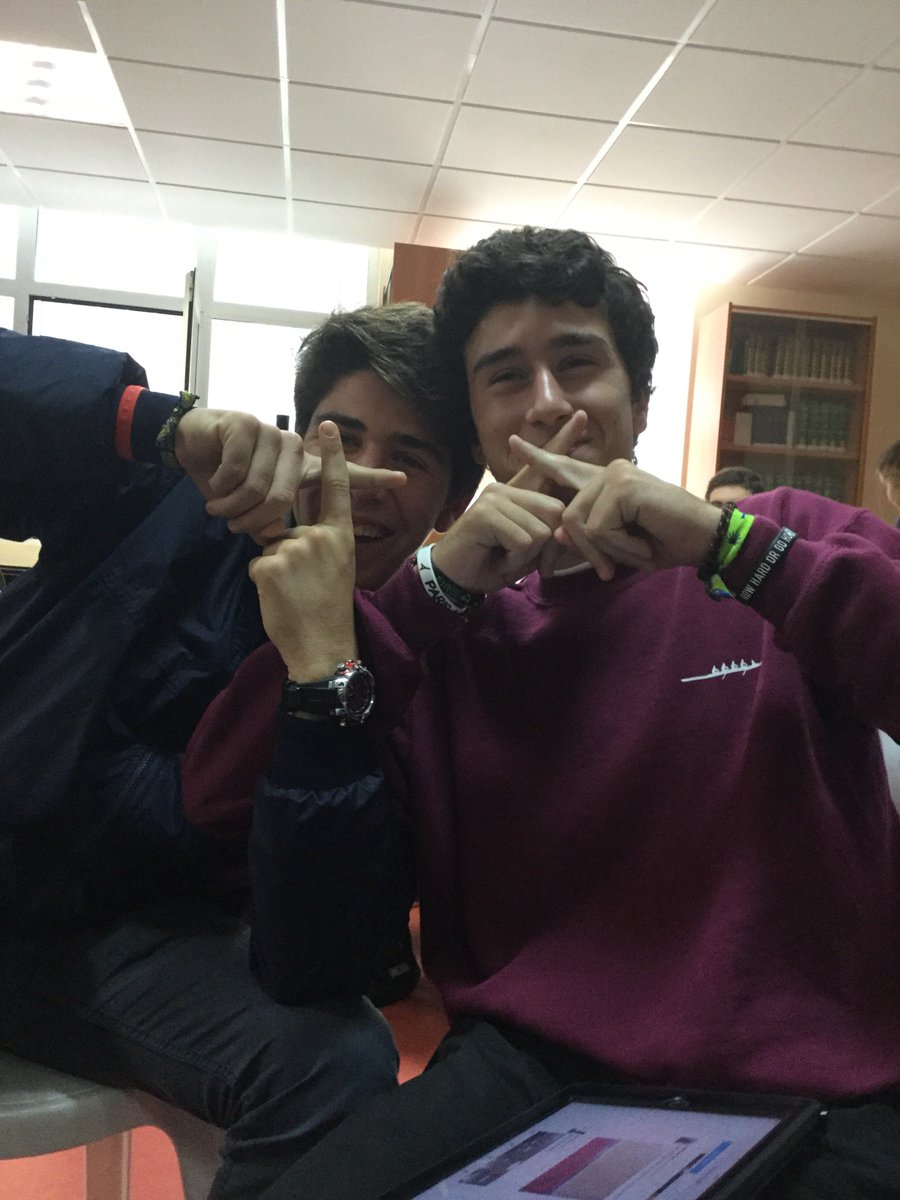 carmenbalon_05's tweet photo. #ConstitucionSSCC ellos no piensan callar 🤐 https://t.co/j5fE2q9di5