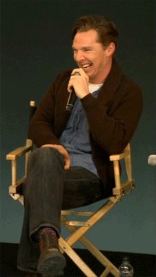 Keet67's tweet photo. #30DaysofBCumberbatch day 24 favourite picture laughing/smiling #pbsbatch #applelock #gigglebatch https://t.co/AqsVisxe0t