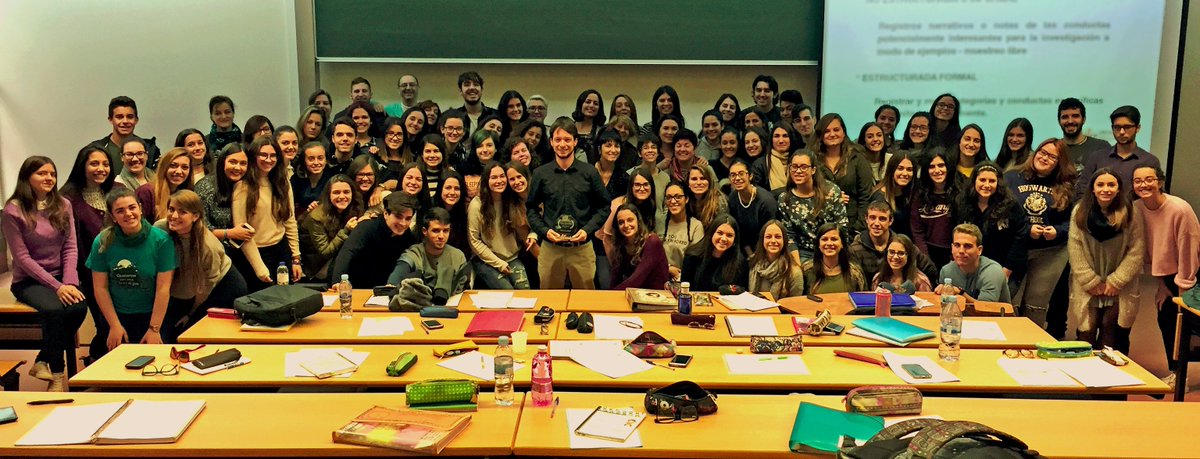 UCABUMH's tweet photo. José Luis Caballo, director de la UCAB, recibe el premio Talento Docente dentro del programa Docentia-UMH, por su labor como profesor. https://t.co/77sT7wfw54