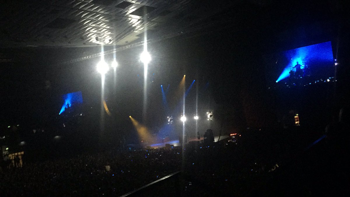 zqtter's tweet photo. shut up this didn't happen a month ago #ersvienna #ViennaRoadshow https://t.co/tKTUbrzez3