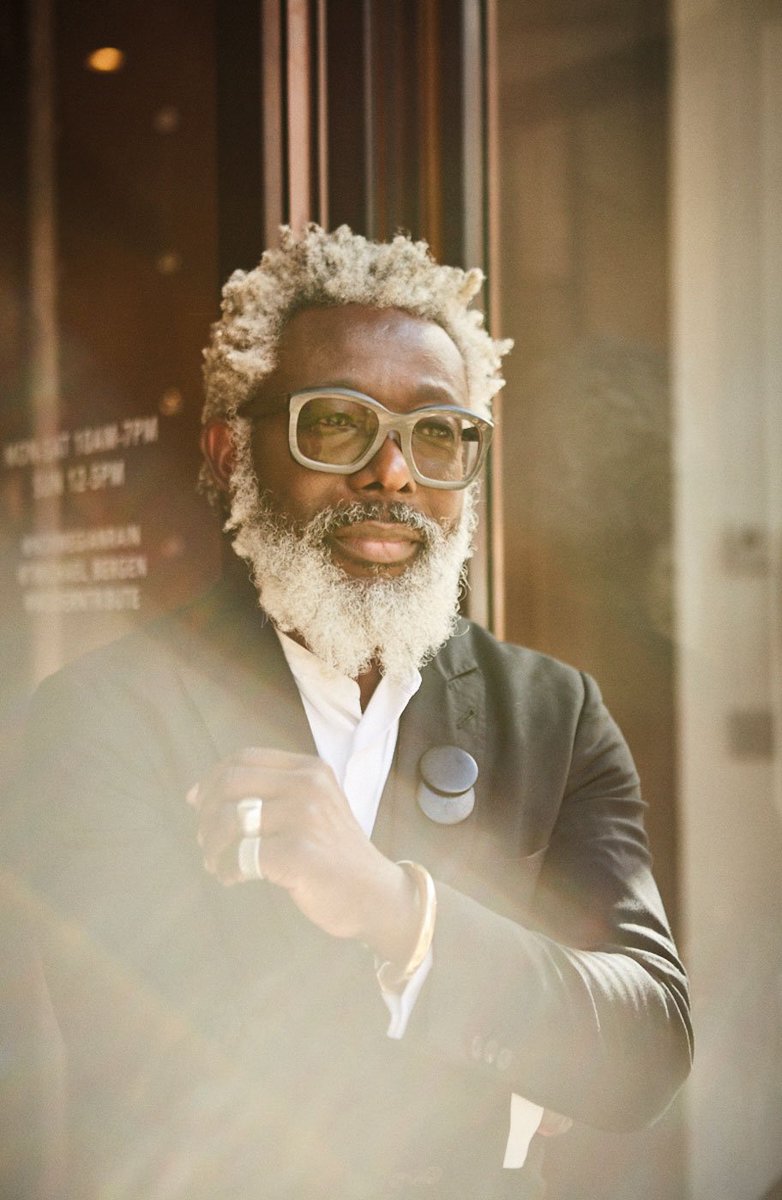 stjameslondon's tweet photo. Stop what you're doing and enter this month's prize draw: a bespoke suit made by the man himself @tmichael_bergen. https://t.co/CADJPrgDrJ https://t.co/5hb24T9Yvg