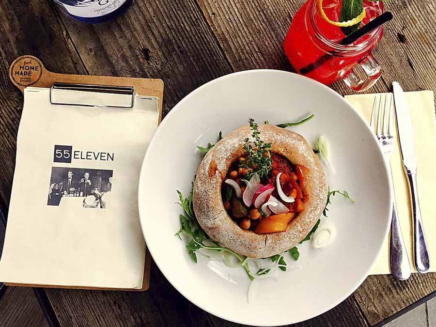 BlueChilliTime's tweet photo. Das 55eleven hinter der LMU ist die Location für Studenten. Von Frühstück, Mittagessen, Tagesgerichten und Abendessen ist alles dabei. #muc https://t.co/nYpL0wEV4K