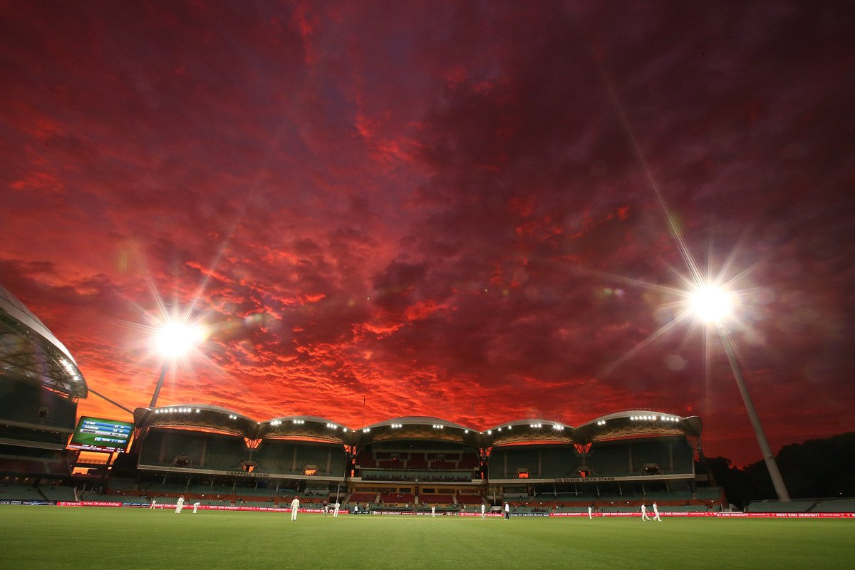 ICC's tweet photo. Breathtaking! What a backdrop to play cricket under at the @TheAdelaideOval! #SheffieldShield https://t.co/EsxlklUQOI