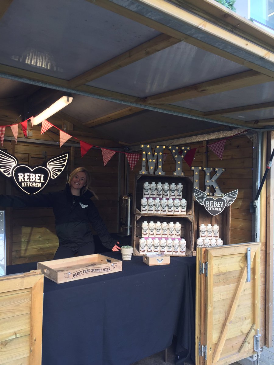 Georgiaopeters7's tweet photo. What's happening......Christmas Market are!! #lifeatsky Bratwurst sub @rebel_kitchen @stelladot and the body shop at home https://t.co/A1Emo10xxK