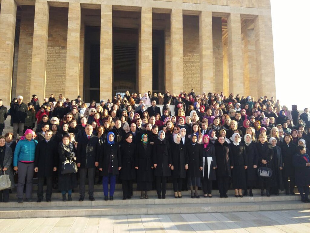 #5AralıkDünyaKadınHaklarıGünü
Türk Kadınının Seçme ve Seçilme Hakkını Elde etmesinin 82. Yıldönümü