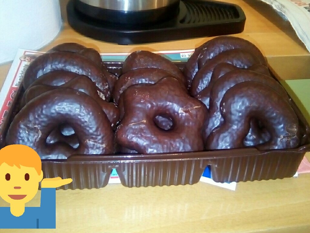adventfaster's tweet photo. #hardcorefasten bedeutet: den Kollegen was schenken, was man selbst nicht essen darf :-) https://t.co/XvdlASMVA8