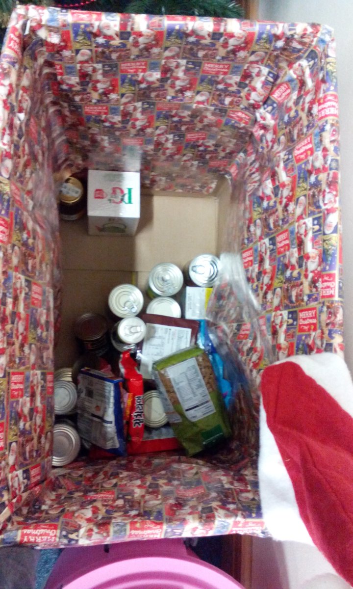 UoNSUVolunteer's tweet photo. Help get these collection bins overflowing with donations this #FestiveFortnight! Drop bits in to the SUVC, Portland Building, Mon-Fri, 10-4 https://t.co/ygR6g97ExY