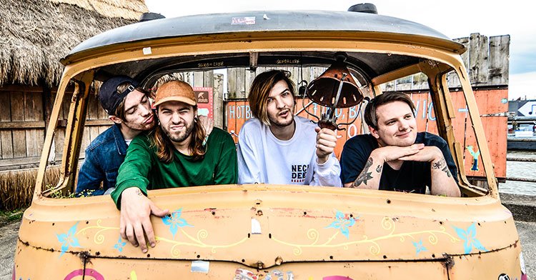 KerrangMagazine's tweet photo. Who fancies some exciting UK pop-punk? Well, listen to this new @wstrband track! https://t.co/d1fdEcxz4A https://t.co/4XoKUtSQmx