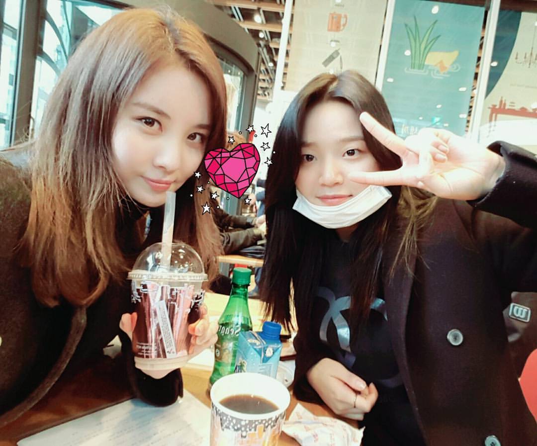 seostagrm's tweet photo. [INSTAGRAM] seojuhyun_s: 귀요미 헤라랑👭
또보자아앙👀👄💕
#루비비주 https://t.co/QGriqavzrs #seostagram https://t.co/2ks2Nu1WE3
