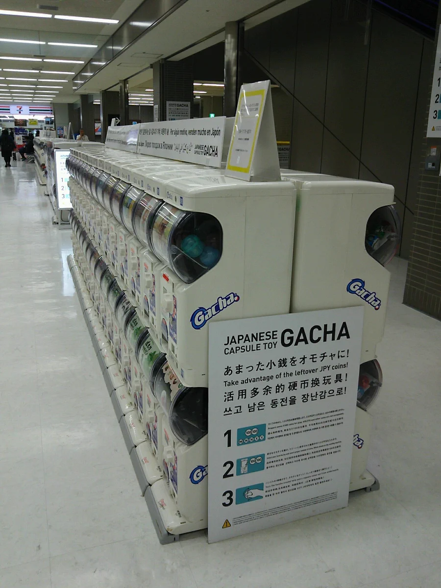 これは賢いｗ成田空港にガチャを置いて余った小銭でGDPに貢献させるアイデアｗｗｗ