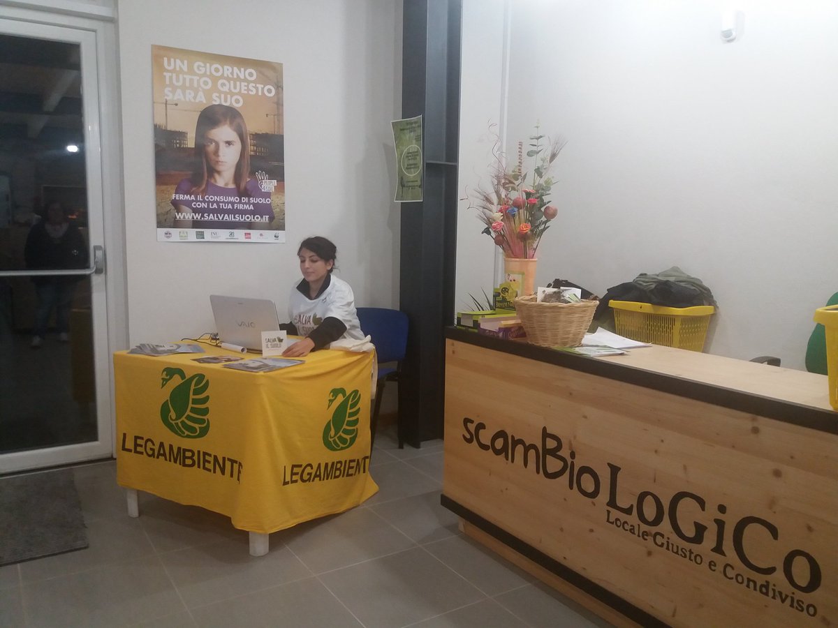 ScamBioLoGiCo's tweet image. Oggi è il #WorldSoilDay. Metti una firma qui salvailsuolo.it. Per saperne di più ScamBioLoGiCo ti aspetta!