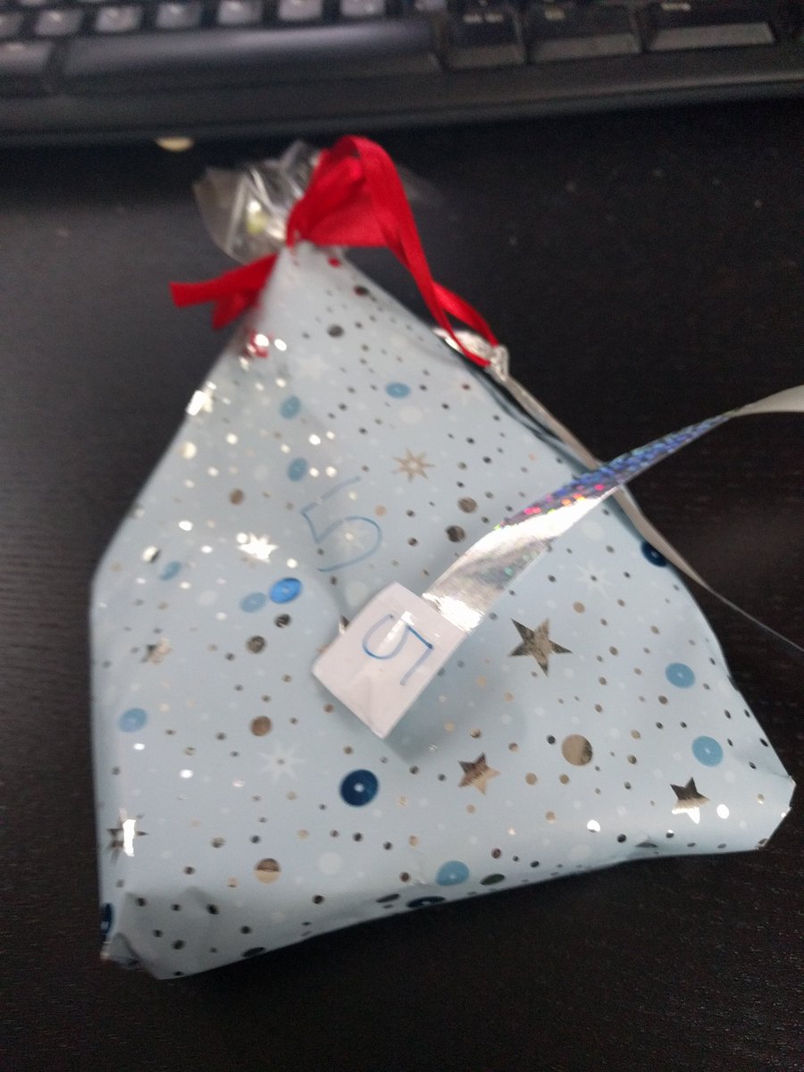 andere_grufty's tweet photo. Der fünfte Tag im #KittenAdvent bringt mir Lebkuchen :3 https://t.co/jAvwZvPso4