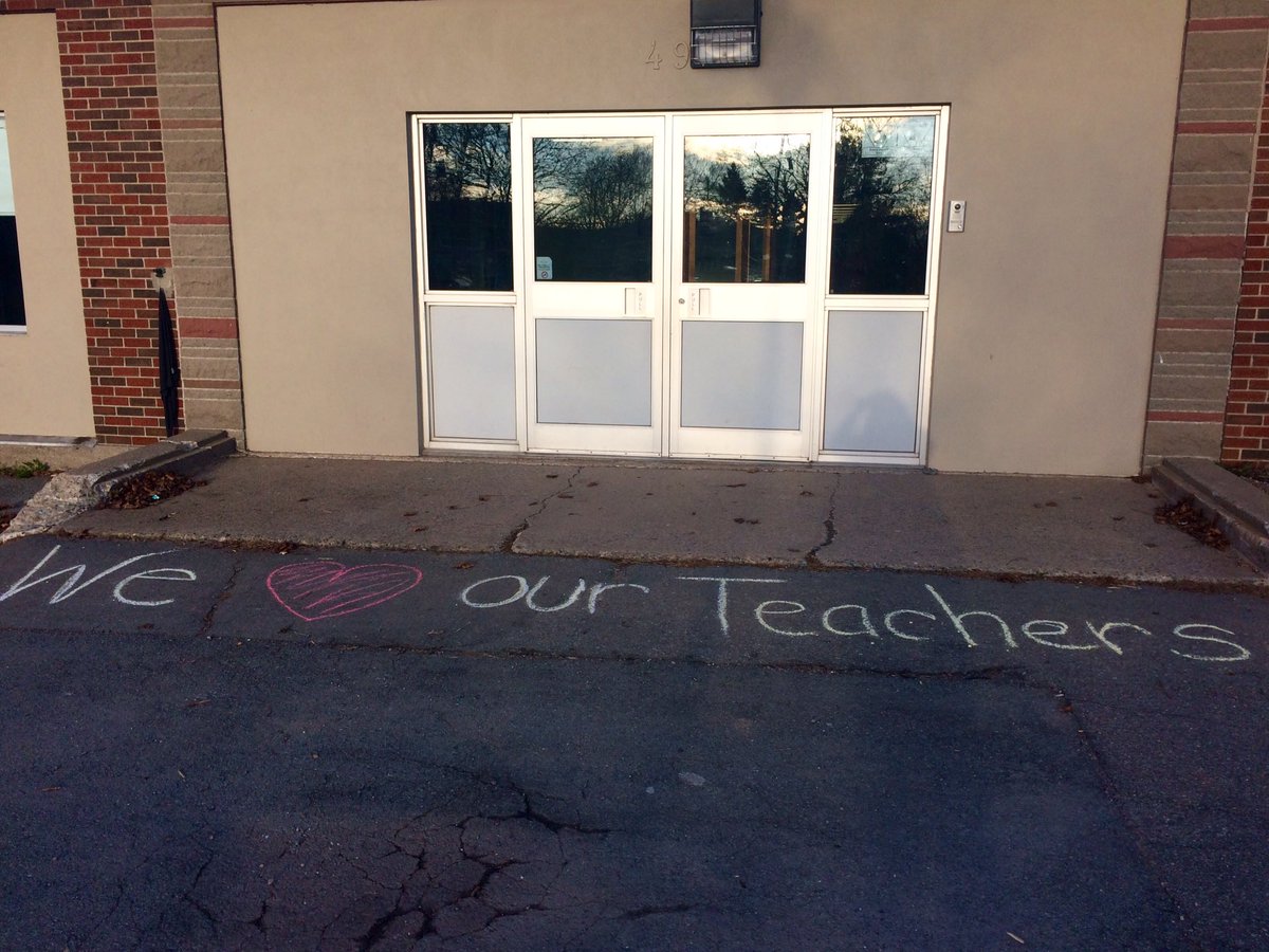 MrsGourlay's tweet photo. Thank you for your support, Crichton Park families. @Crichton_Park #ReadyToTeach https://t.co/VCtDAt1rIN