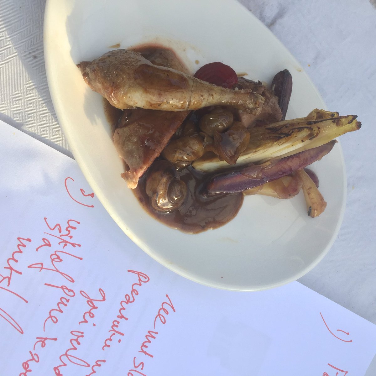 Fazant met slak, ree met slak énduif met slak, alles lekker! <a href="/LennardterHall/">Slow Escargots</a> #wild 
Eten uit het landschap