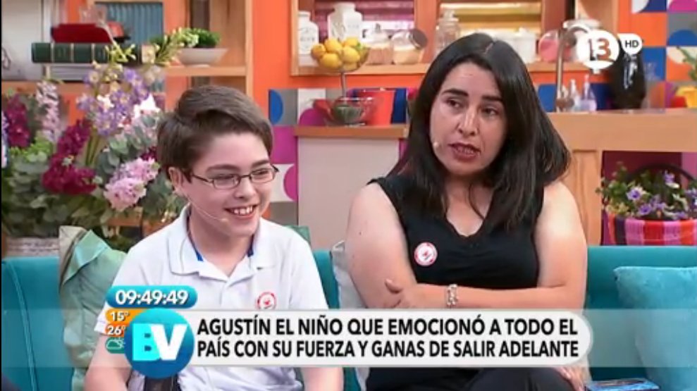 GlamoramaCL's tweet photo. Agustín, uno de los niños que más nos emocionó en la Teletón visita  @Bienvenidos13 https://t.co/0fAU0tEu01