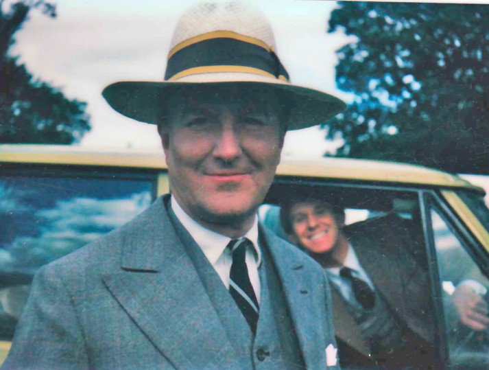 PeterDavison5's tweet photo. 1978 - a pic that didn't make it into Oliver Crocker's new book 'All Memories Great and Small'. Pity. I think I've invented the photo bomb. https://t.co/RD1zdUdBaM