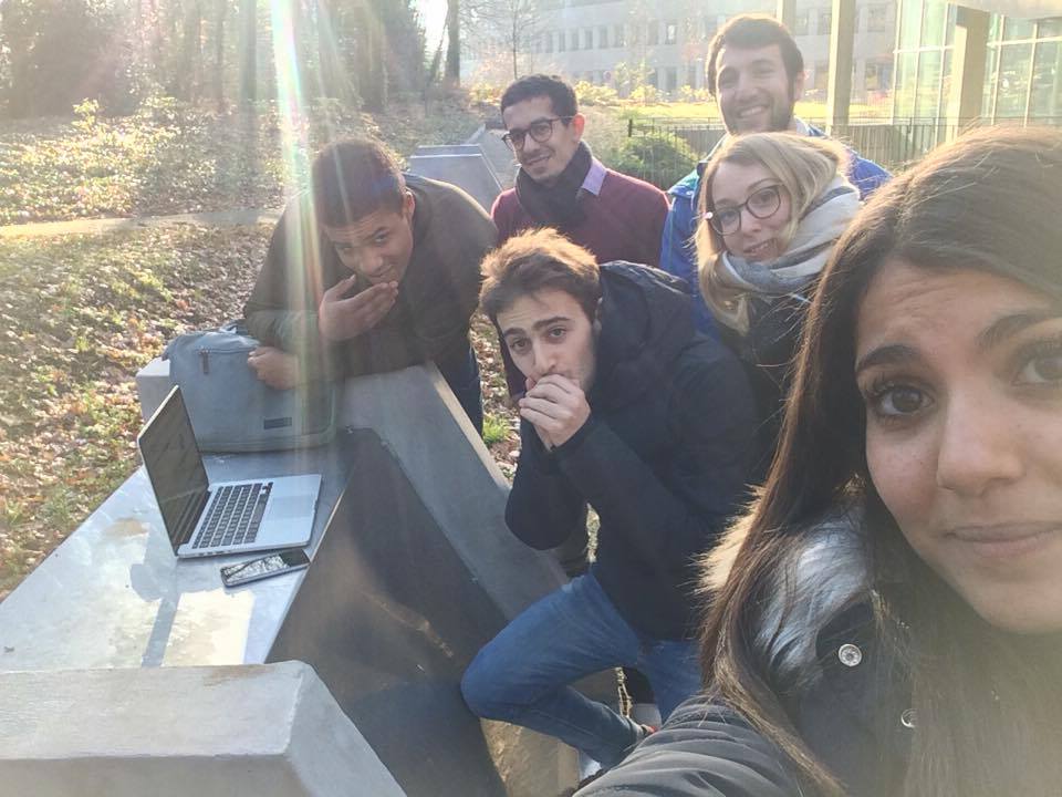1Quand's tweet photo. In the cold trying to get the internet #Edhec @CapsimU https://t.co/3T90HDZNGy