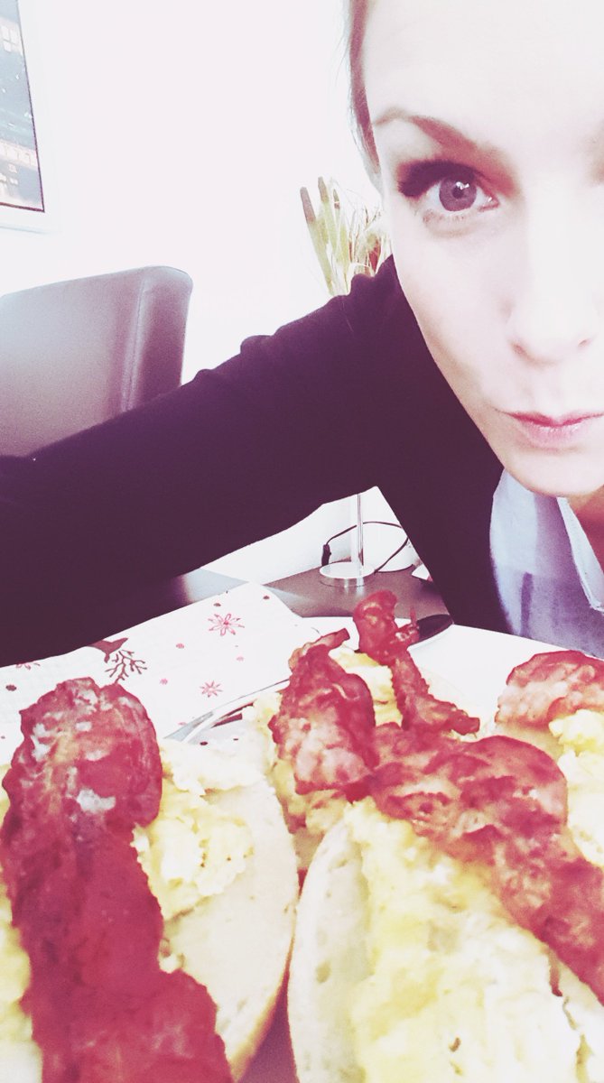 ArtbyRhoxy's tweet photo. Nom Nom Nom! #PowerCam_Android https://t.co/GQZS5vk4Hl