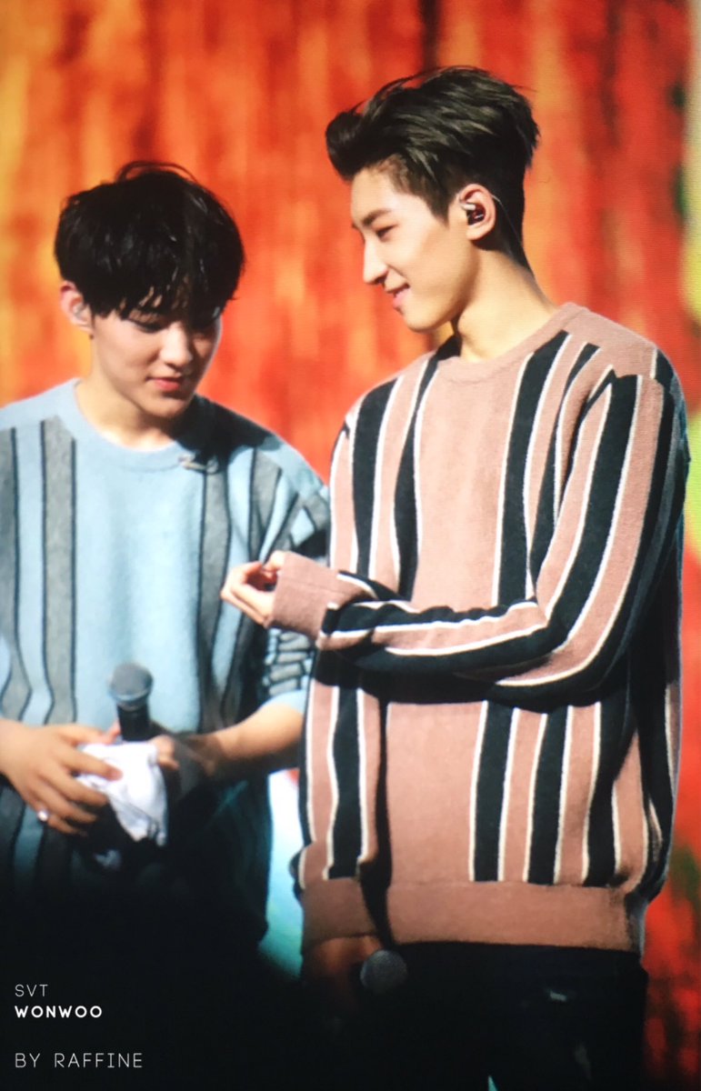Raffine_WW's tweet photo. 161205 원우 
뚜녕이랑 워누랑 둘만의 시간🎄
#원우 #WONWOO #세븐틴 #SEVENTEEN @pledis_17 https://t.co/pHclpPz2x2
