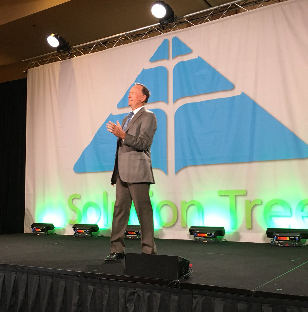 toncheff5's tweet image. Tim Kanold kicking off the MaW inaugural summit #atplcmath