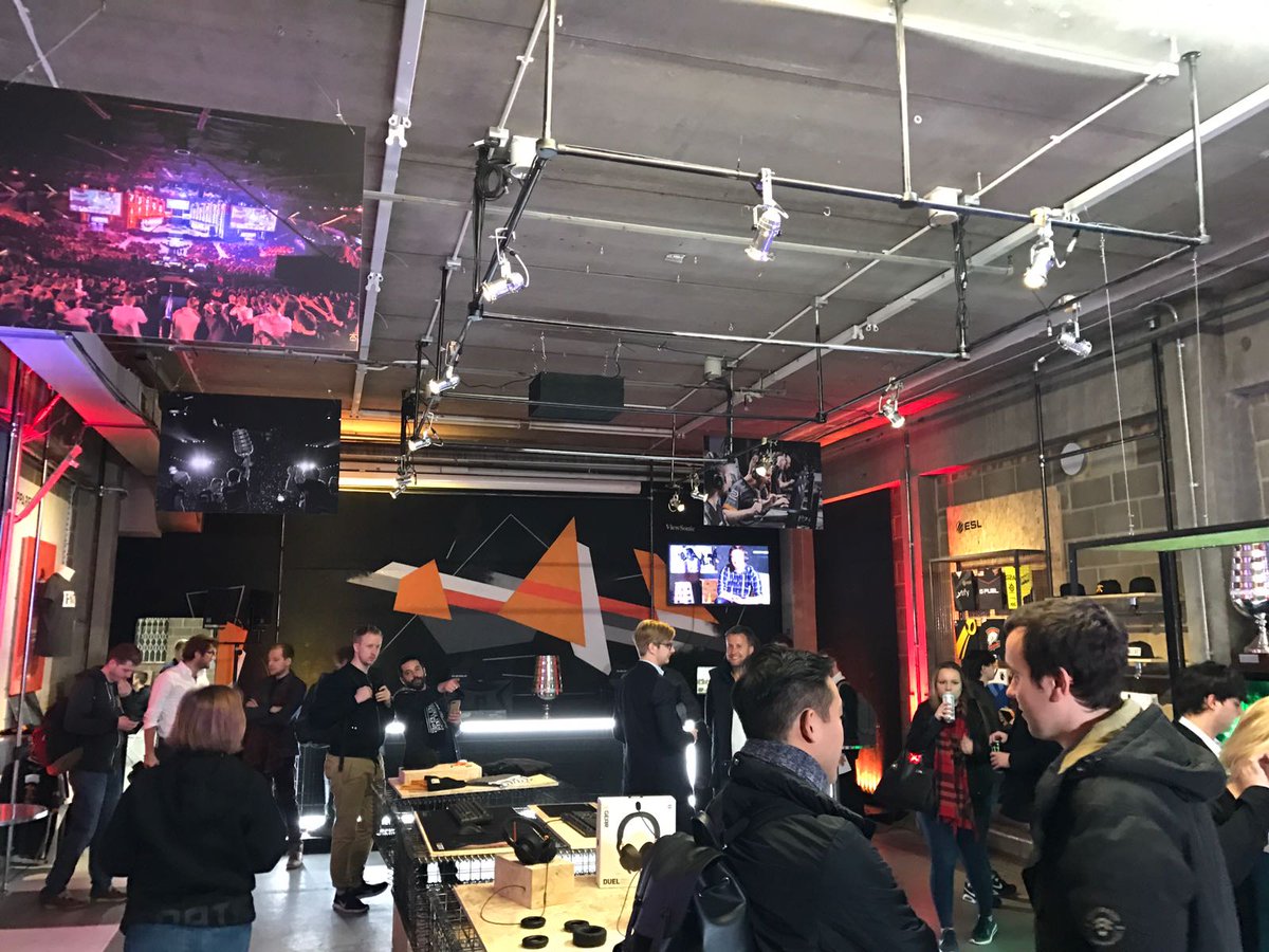 gamesforum's tweet photo. We paid a visit to the @FNATIC pop up store in Shoreditch,  loving the virtual reality setup! https://t.co/rNlHYdXwe6