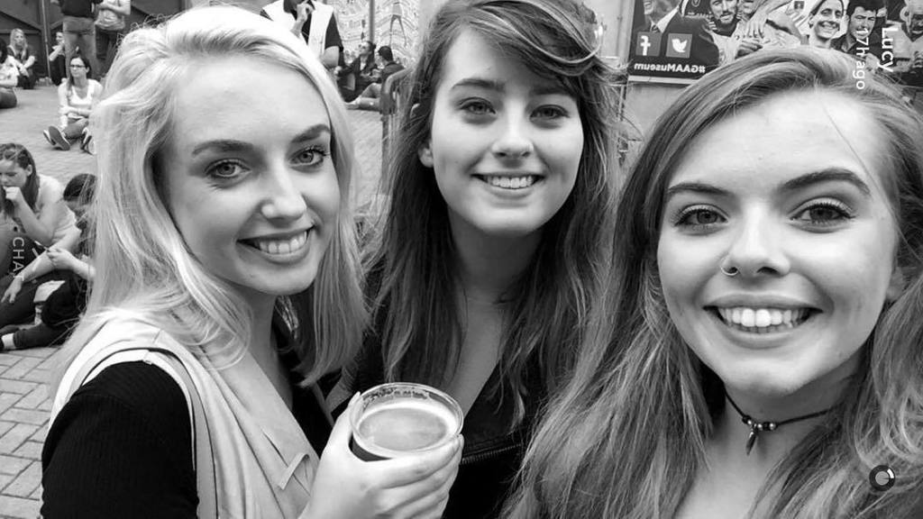 RhubarbBlogger's tweet image. Beyoncé throwback 👯 ift.tt/2gbmduj