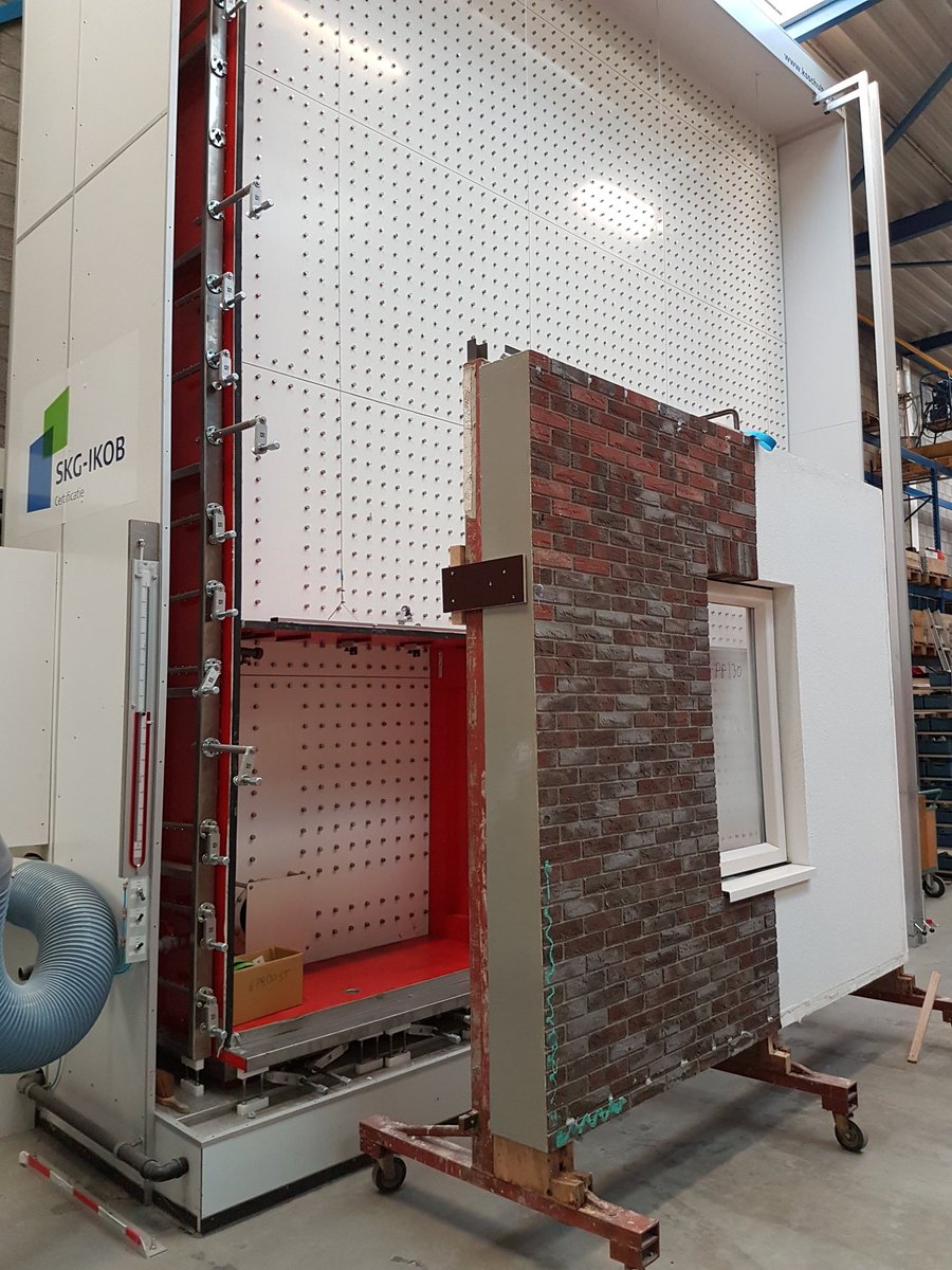 Rc Panels renovatie gevelsysteem met Sto steenstrips/sierpleister  hygrothermische en vorst-dooibelasting succesvol ondergaan. <a href="/skgikob/">SKG-IKOB</a>