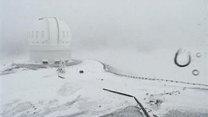 FoxNews's tweet image. Up to a foot more snow expected for Hawaii mountaintops  fxn.ws/2gbhDMP