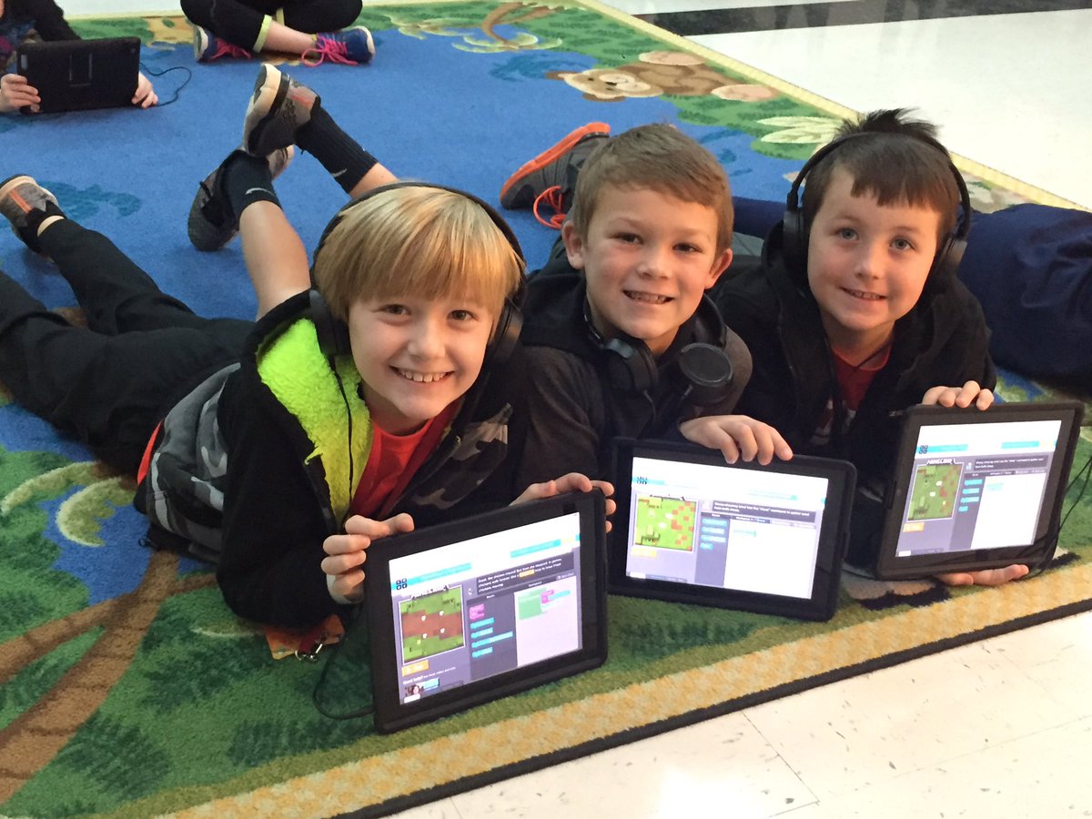 STEMatRBES's tweet photo. @RBESRoadrunners Are continuing our month of coding with the #hourofcode!! #lex1codes #hoc #nevertooyoungtostart #thenewlanguagetolearn https://t.co/AXpM7V94Zh