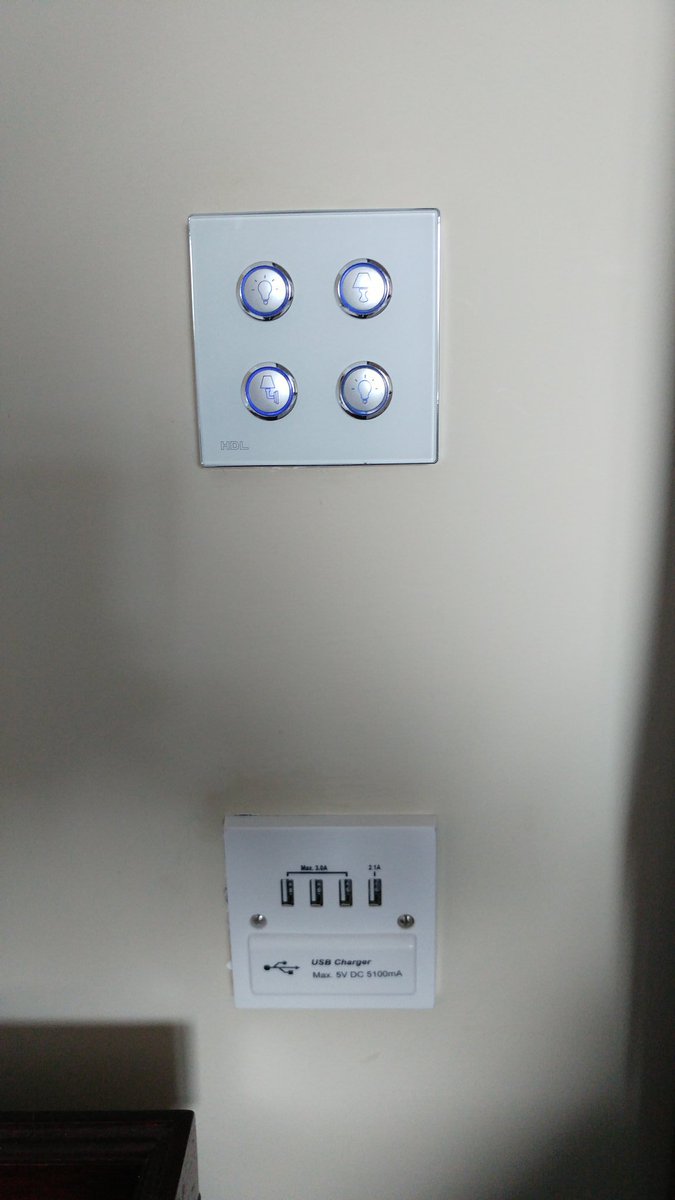 Ljtelectric's tweet photo. 4 gang usb socket and @HDL_UK 4 button engraved smart switch #liveinstall https://t.co/pIYaBSfurX