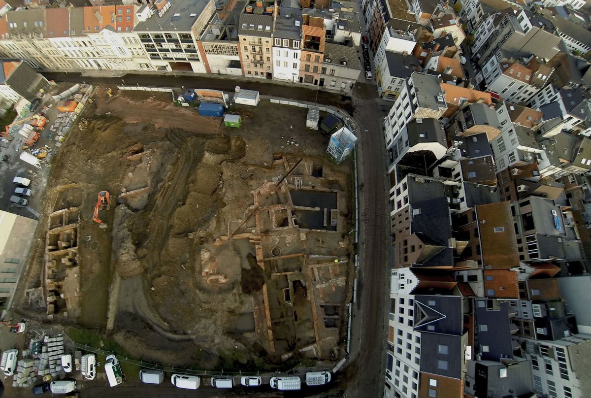 Stad_Antwerpen's tweet photo. Restanten #middeleeuws klooster gevonden op vroegere site Zeemanshuis! #archeologie #versvandepers Alle info: https://t.co/iQNd1UJQvU https://t.co/MaCHsAvuyf