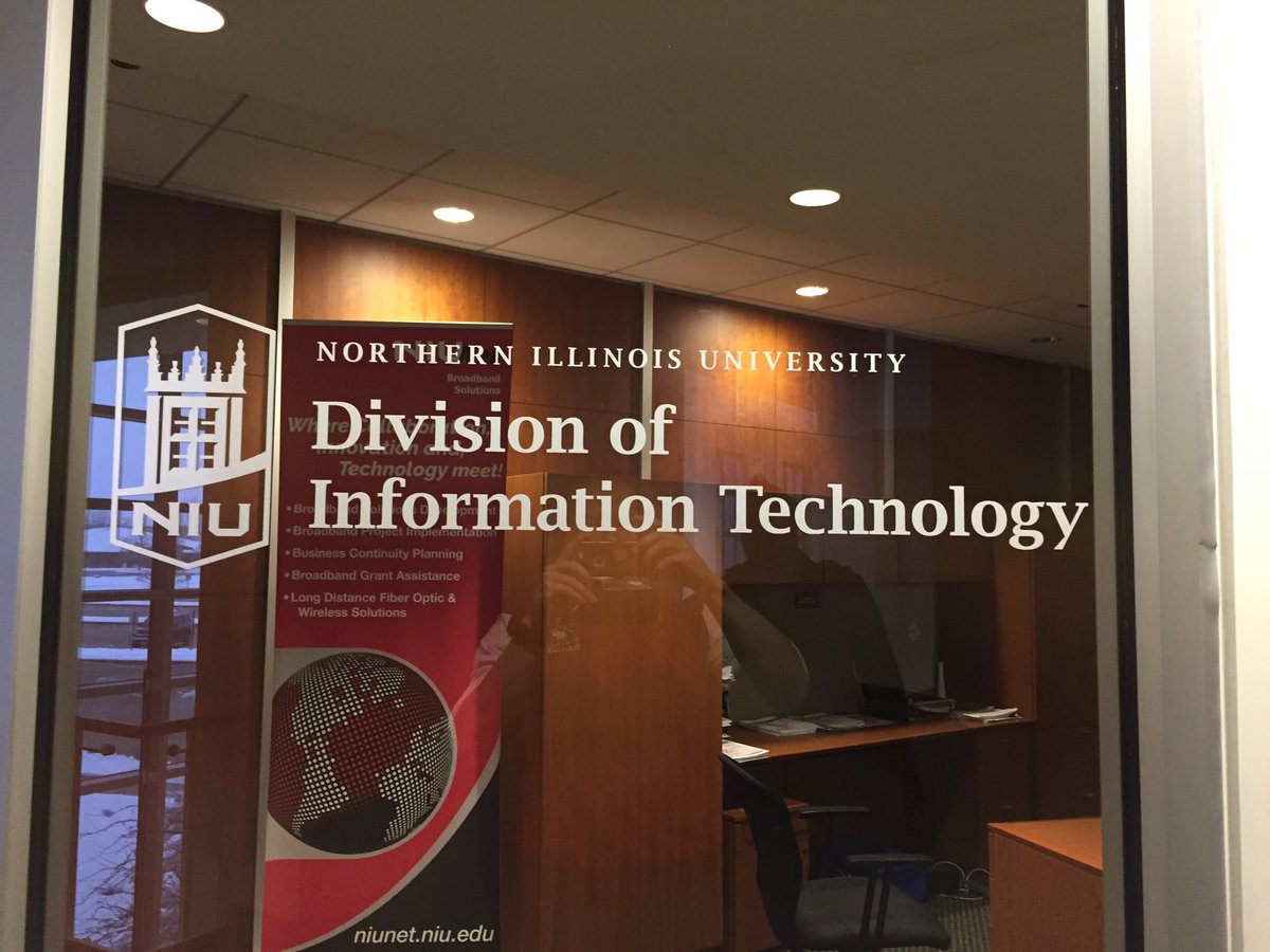 TraderJoesX's tweet photo. @Microsoft_EDU Getting ready for our #azureeverywhere workshop with @NIUlive #niudoit with @richlilly of @Netrix_LLC https://t.co/CGrv54QxzZ