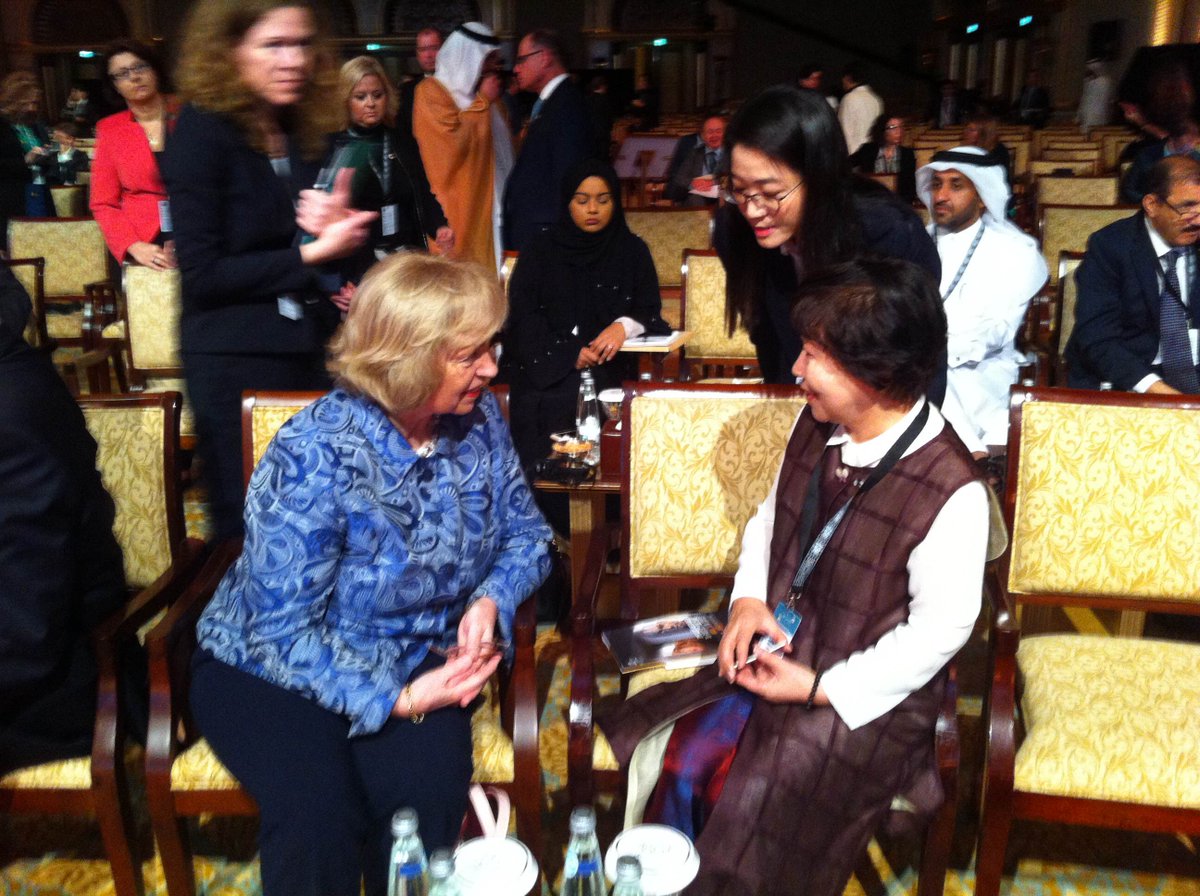 Auf Konferenz #unite4heritage: Treffen mit Präsident <a href="/fhollande/">François Hollande</a>, UNESCO-GD <a href="/IrinaBokova/">Ирина Бокова</a>,  Rha Sun-hwa (Südkorea) &amp; <a href="/PiotrGlinski/">Piotr Gliński</a> (Polen).