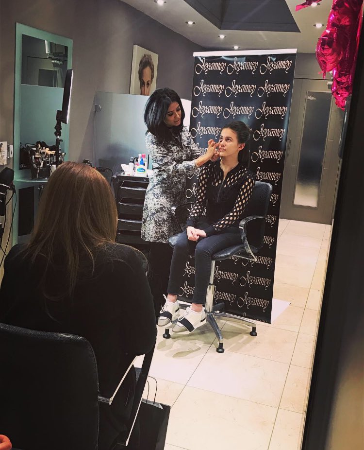 Jeyanney*MUA tweet media