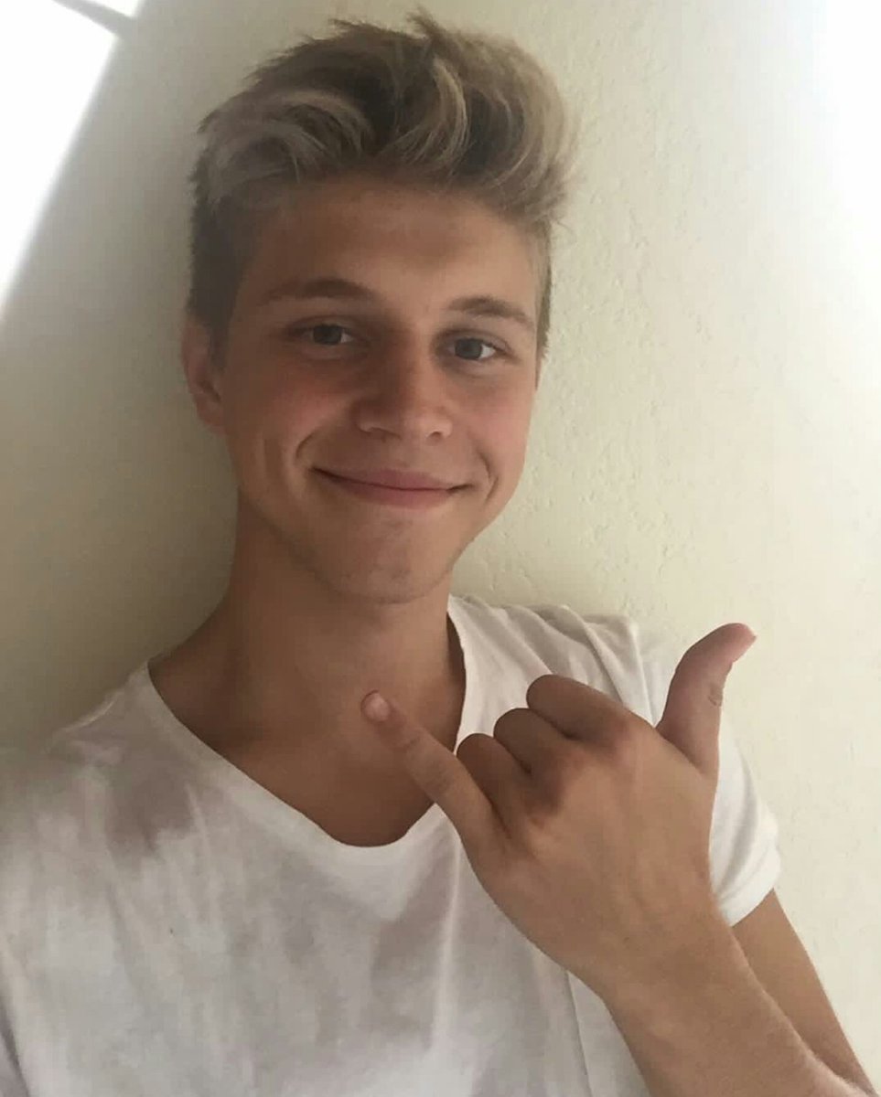 etheridgedrake's tweet image. Drake Etheridge 
-I love my babe @davinamalfoy 
-7th year Slytherin 
-Compass in the games against Ilvermorny 

More Infos follow soon