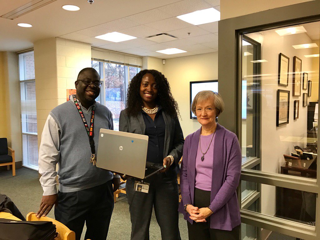 edtech_lynn's tweet photo. Exciting Day @SuttonPrincipal @suttonms6 It's TECH FAIR time @SuttonPTA @suttonms6 @Sutton6LMC #MsChase @apsupdate https://t.co/votSBQ6aO4
