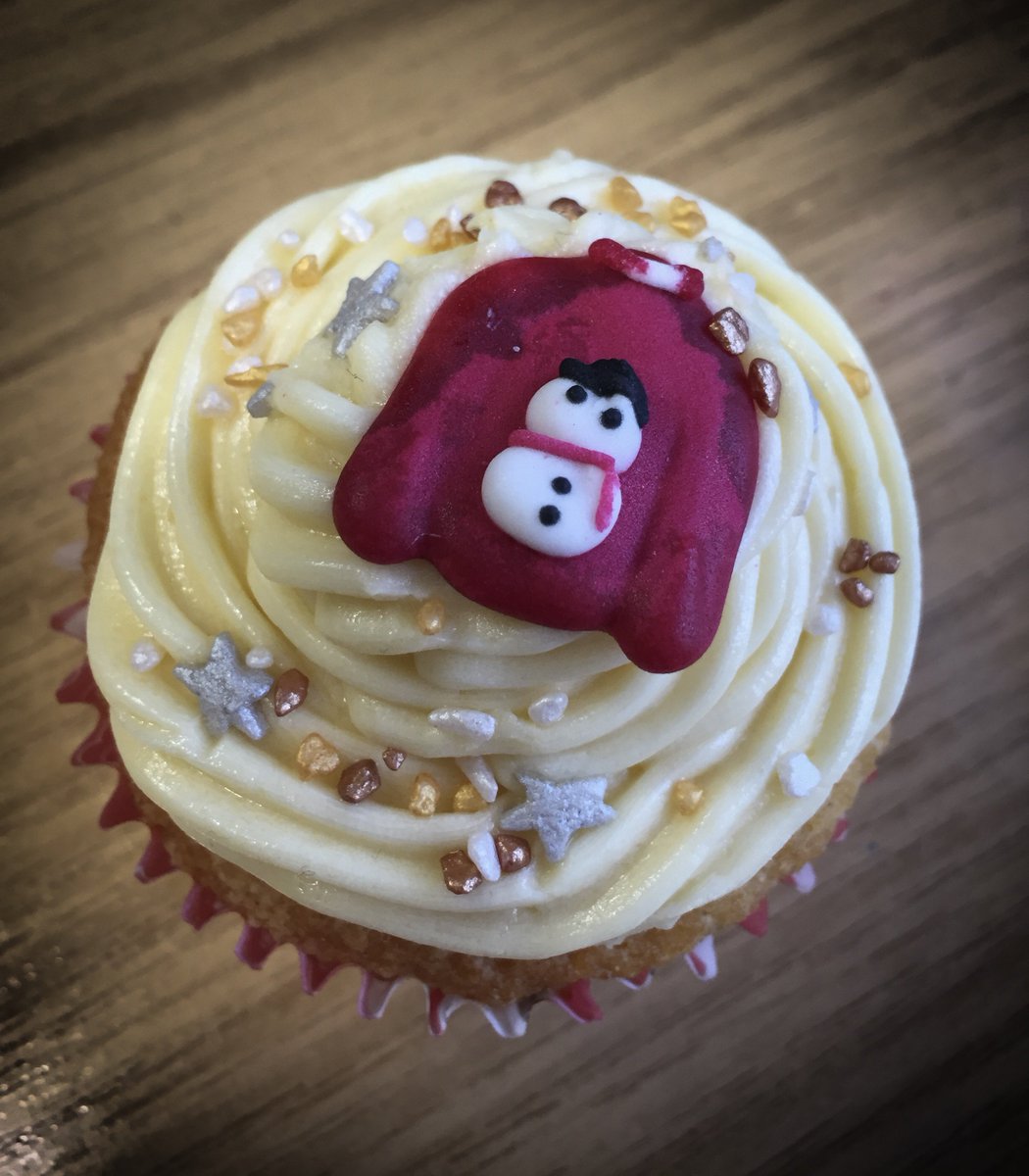 jrcs1981's tweet photo. #ChristmasSpirit in @anglianlearnhub with our #boss @rachel_mattia bringing in some #yummy #cakes! https://t.co/HrAHeCirgE