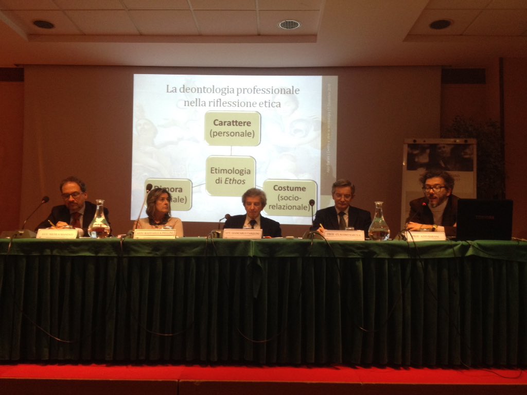 frastefa's tweet photo. Perché la #deontologia le letture convenzionali. Convegno #UGCI di Reggio Emilia @deontologicus https://t.co/hvKCBfZ61e