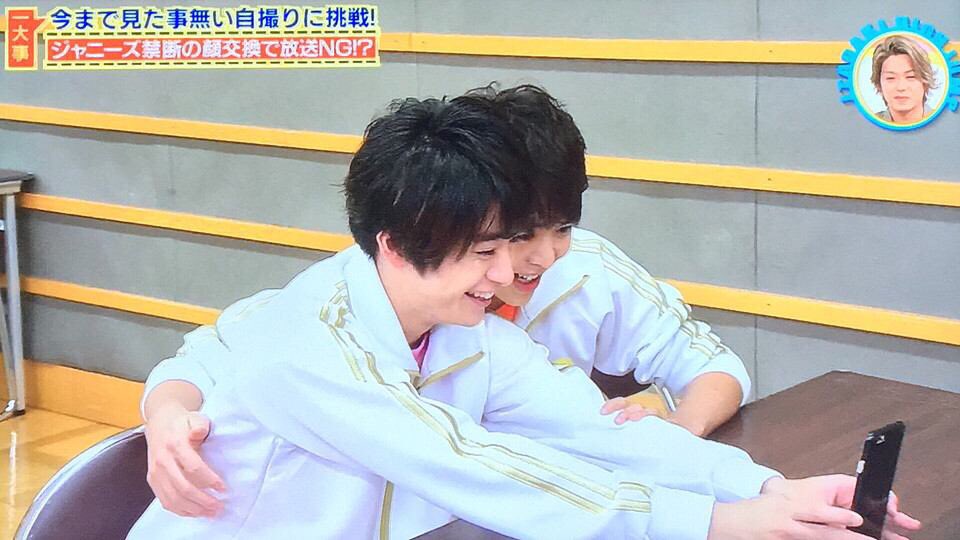 napopo_4615's tweet photo. 写真撮るときに、伊野尾の肩に手をまわす八乙女に、｢まわさなくても笑｣って言ってるけど、有岡も写真撮るときに知念の肩に手をまわしちゃってるらへん、これ絶対有岡確信犯だろ。伊野尾に嫉妬してもらいたいって事は知ってる。

 #いのありのこんなとこが好き https://t.co/RW9aIebivX