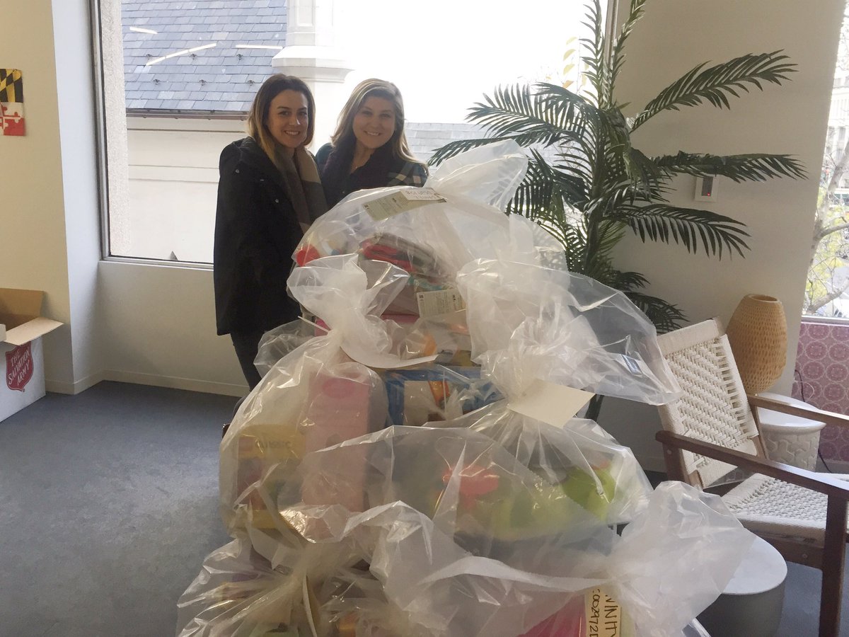 socialtables's tweet photo. Our Angel Tree toy drive was a success! 🎮🏈🚕 Excited for the kids who'll get to have some awesome prezzies this holiday season! ❄️😊 https://t.co/EdE5itFofc