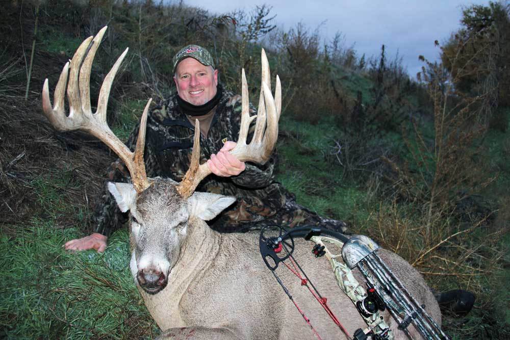 MoonGuideHunter's tweet image. Monster Bucks: Best Bow Kills of 2014-2015 - Bowhunter bit.ly/1U9ILre