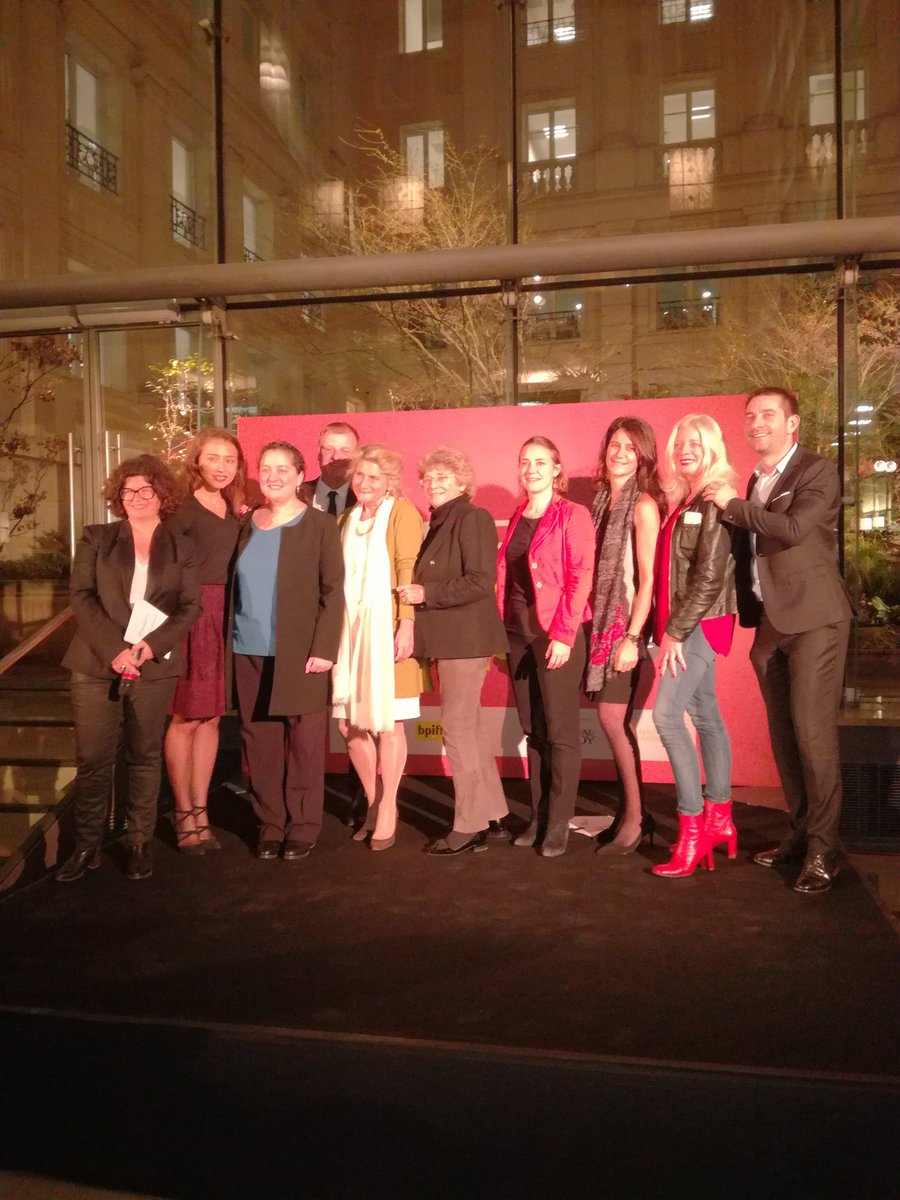 LaTribune's tweet photo. Et une photo de famille pour lancer officiellement ce mouvement ! Fin de ce livetweet merci de nous avoir suivi!#EDLAN https://t.co/b9VfPa07mw