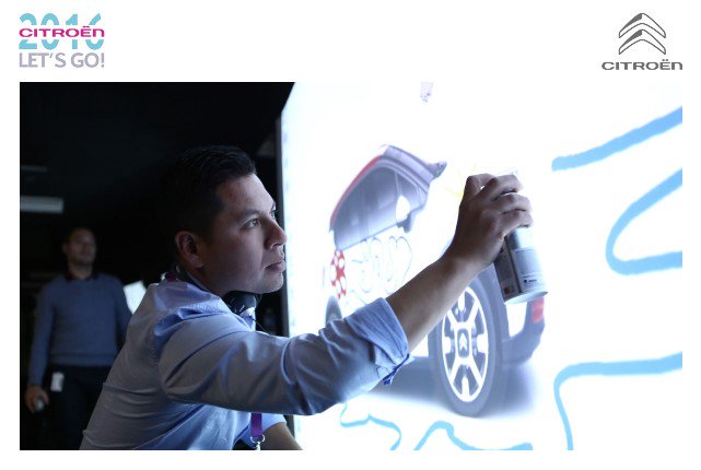 PeopleBox's tweet image. Notre photographe chez #Citroën #Vélizy pour récompenser les meilleurs vendeurs ! #peoplebox