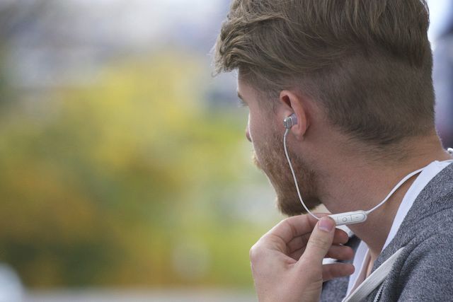 Techmog's tweet image. Earganomic Earphones are Both Wired and Bluetooth techmog.com/8558/earganomi… #Music #Audio