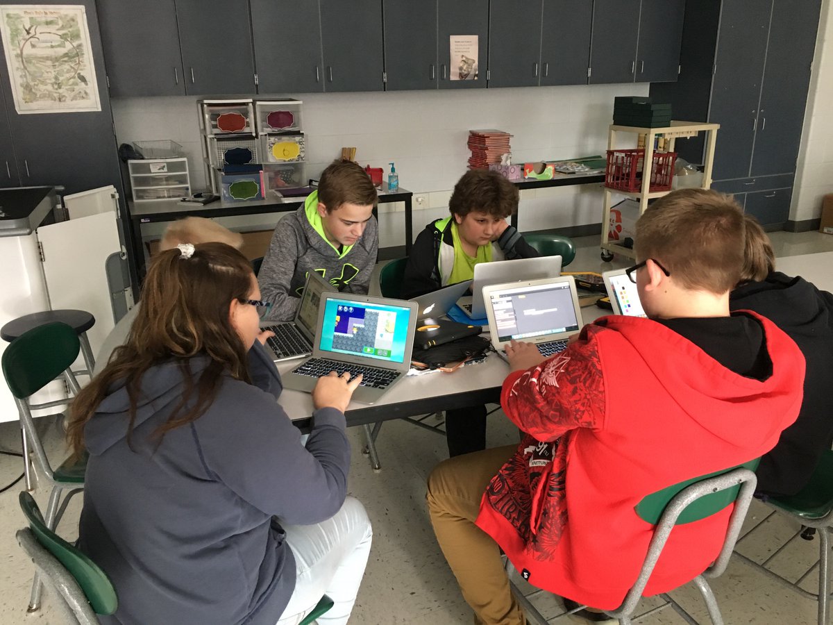 ScottsburgMS's tweet photo. #inlearn #scsd2 @codeorg Scottsburg MS kids are all coding today! @MrsCoppleSES https://t.co/gmb5Qkofy2